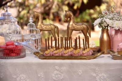 שולחן חיות מוזהב