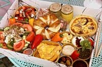 מגש ארוחת בוקר מפנק