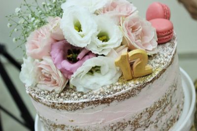 שולחן בת מצווה פרחוני