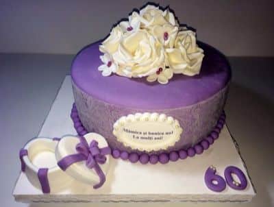 עוגת פרחים סגולה